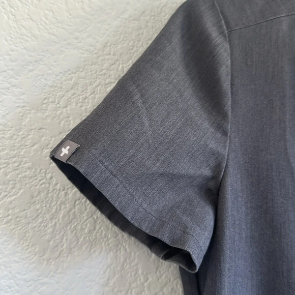 FIGS Casma Three-Pocket Scrub Top for Women – Graphite - Picture 7 of 7